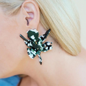 <img src="earring.jpg" alt="black white flora floral linny co statement earring">