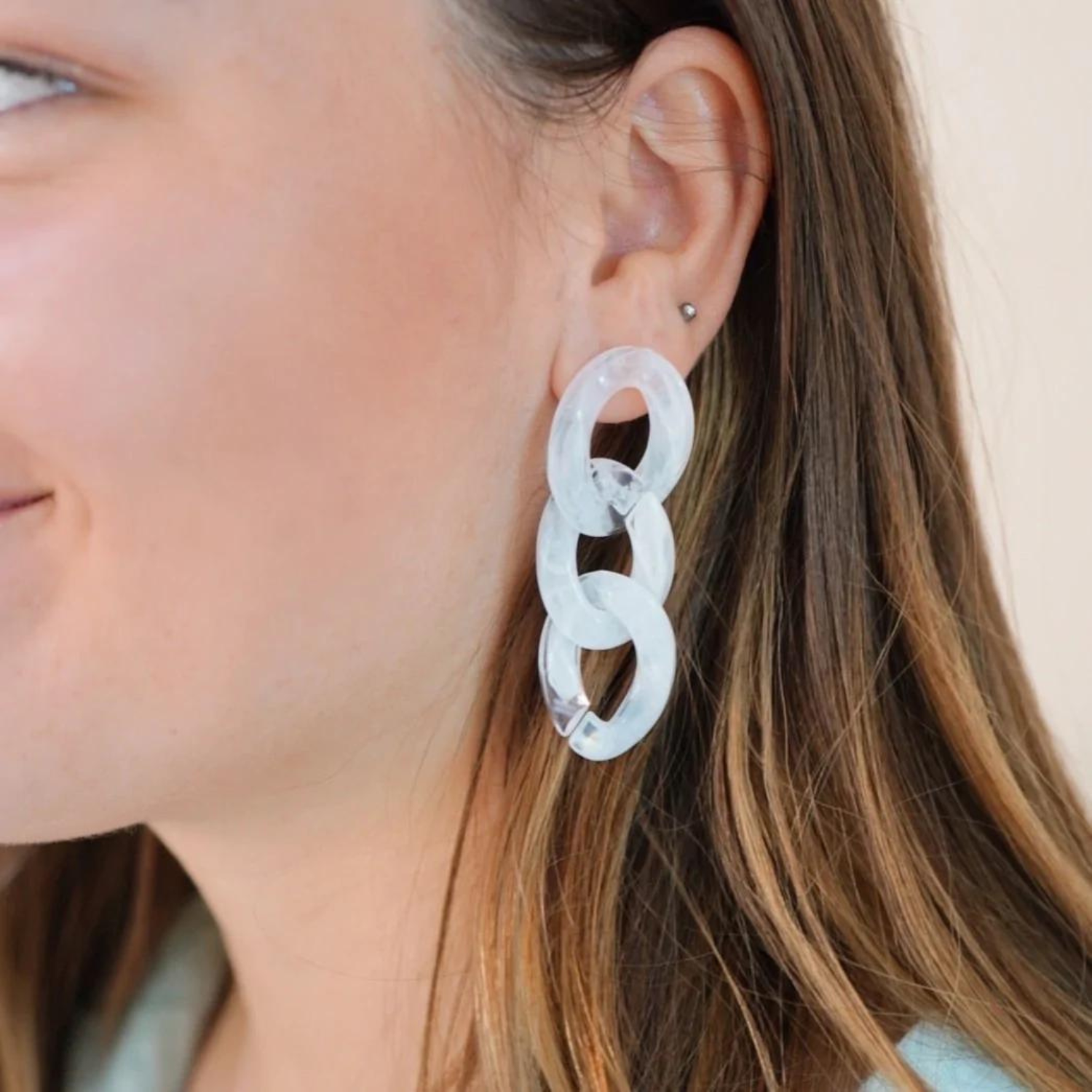 Claire Chain Link Earring - White/Clear